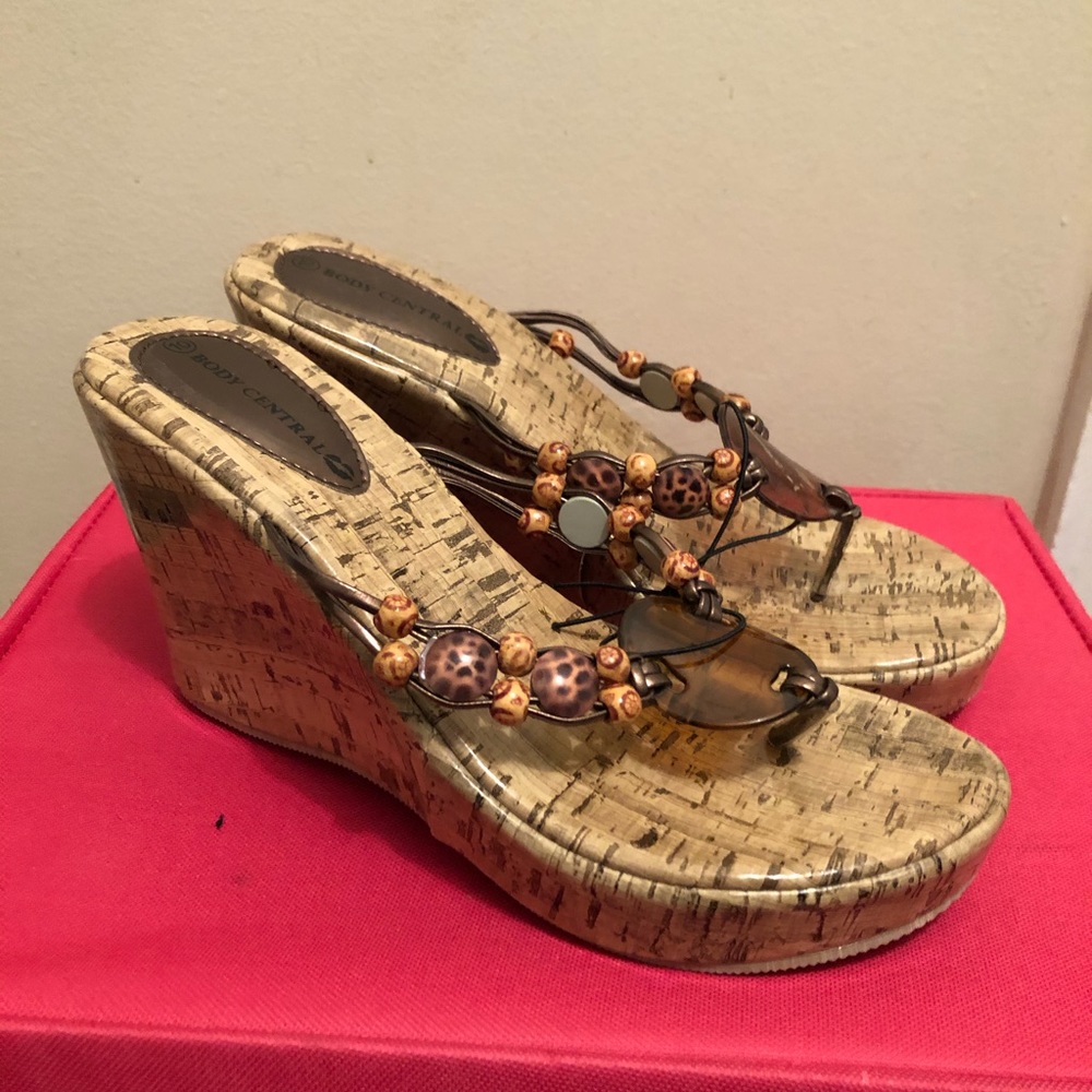 Cork wedge with cheetah thong